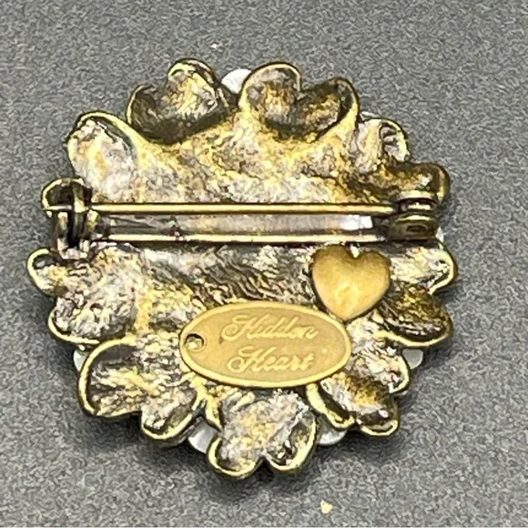 Vintage “Hidden Heart” Gold Filigree Pearl & Crystal Brooch - Exquisite! ✨ - Picture 6 of 9